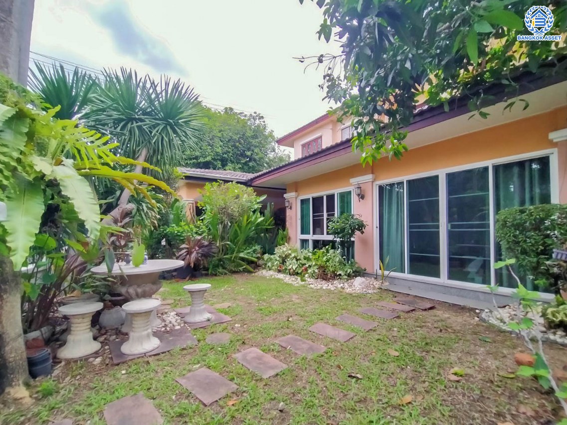 *****บ้านเดี่ยวมือสอง โครงการ ปาริชาติ 345 หลังมุม เนื้อที่กว้าง 76 ตร.ว.พื้นที่ใช้สอย 140 ตร.ม. ฟังก์ชัน 4 ห้องนอน 3 ห้องน้ำ 2 ที่จอดรถ บนทำเลเดินทางสะดวกสบาย เชื่อมต่อถนนสะพานนนทบุรี-บางบัวทอง ถนนรัตนาธิเบศร์ ถนนราชพฤกษ์ ใกล้ห้างสรรพสินค้าโรบินสันศรีสมาน