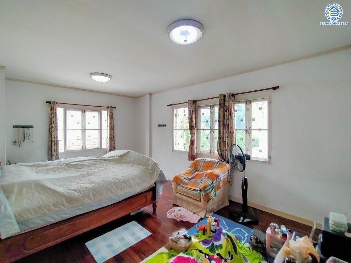 *****บ้านเดี่ยวมือสอง โครงการ ปาริชาติ 345 หลังมุม เนื้อที่กว้าง 76 ตร.ว.พื้นที่ใช้สอย 140 ตร.ม. ฟังก์ชัน 4 ห้องนอน 3 ห้องน้ำ 2 ที่จอดรถ บนทำเลเดินทางสะดวกสบาย เชื่อมต่อถนนสะพานนนทบุรี-บางบัวทอง ถนนรัตนาธิเบศร์ ถนนราชพฤกษ์ ใกล้ห้างสรรพสินค้าโรบินสันศรีสมาน