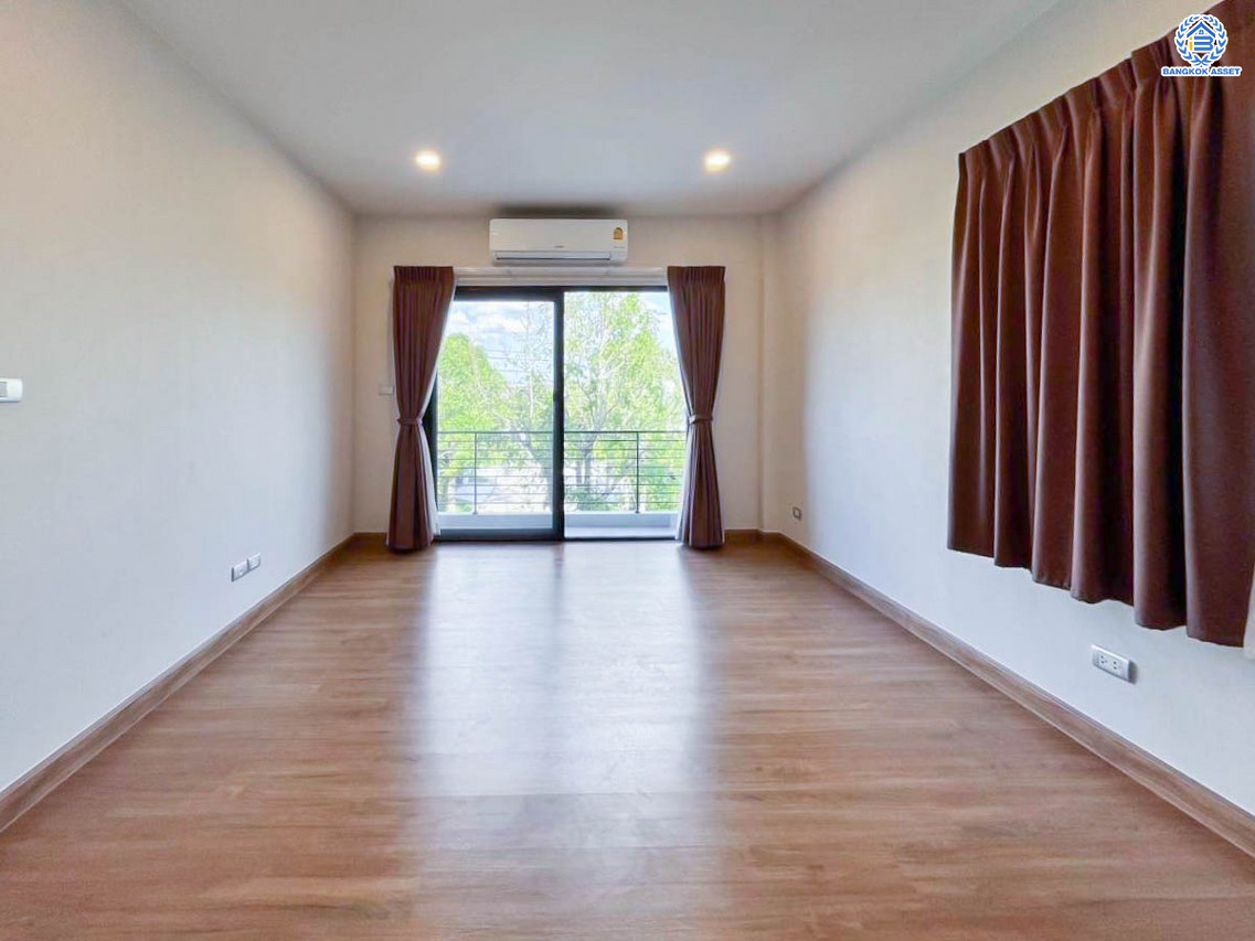 บ้านเดี่ยวมือสองนนทบุรี โครงการ เซนโทร ราชพฤกษ์-สวนผัก เนื้อที่ 52.60 ตร.ว. ฟังก์ชัน 4 ห้องนอน 3 ห้องน้ำ 2 ที่จอดรถ บนทำเลแห่งการเดินทาง เชื่อมต่อ ถนนราชพฤกษ์, ถนนนครอินทร์ ใกล้ทางด่วน "ศรีรัช" จองเลย!