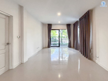 บ้านเดี่ยวมือสองนนทบุรี โครงการ เซนโทร ราชพฤกษ์-สวนผัก เนื้อที่ 52.60 ตร.ว. ฟังก์ชัน 4 ห้องนอน 3 ห้องน้ำ 2 ที่จอดรถ บนทำเลแห่งการเดินทาง เชื่อมต่อ ถนนราชพฤกษ์, ถนนนครอินทร์ ใกล้ทางด่วน "ศรีรัช" จองเลย!