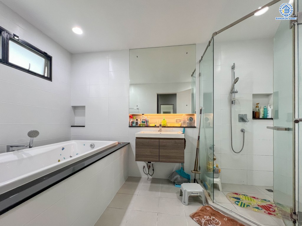 *****บ้านเดี่ยวมือสอง โครงการ บุราสิริ ราชพฤกษ์-345 หลังมุม เนื้อที่ 73 ตร.ว. พื้นที่ใช้สอย 262 ตร.ม. ฟังก์ชัน 4 ห้องนอน 4 ห้องน้ำ 2 ที่จอดรถ บ้านรีโนเวท ราคาถูกที่สุดในโครงการ บนทำเลเดินทางสะดวก เชื่อมต่อถนนราชพฤกษ์ ถนนกาญจนภิเษก ถนนสะพานนนทบุรี-บางบัวทอง(345) ใกล้จุดขึ้นทางด่วน "ศรีรัช"