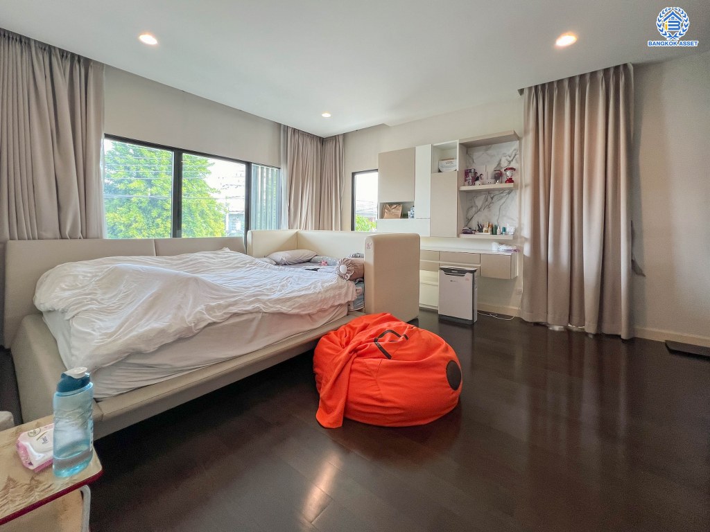 *****บ้านเดี่ยวมือสอง โครงการ บุราสิริ ราชพฤกษ์-345 หลังมุม เนื้อที่ 73 ตร.ว. พื้นที่ใช้สอย 262 ตร.ม. ฟังก์ชัน 4 ห้องนอน 4 ห้องน้ำ 2 ที่จอดรถ บ้านรีโนเวท ราคาถูกที่สุดในโครงการ บนทำเลเดินทางสะดวก เชื่อมต่อถนนราชพฤกษ์ ถนนกาญจนภิเษก ถนนสะพานนนทบุรี-บางบัวทอง(345) ใกล้จุดขึ้นทางด่วน "ศรีรัช"