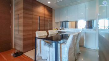 *****คอนโดมิเนียมมือสอง โครงการ ดิ แอดเดรส สาทร ห้องริม ห้องใหญ่มากกว้างถึง 55.51 ตร.ม ฟังก์ชัน 1 ห้องนอน 1 ห้องน้ำ 1 ที่จอดรถ ทำเลดีติดถนนสาทร เดินทางสะดวกด้วยรถไฟฟ้าทั้งสายสีเขียว "สถานีเซนต์หลุย" จุดขึ้นทางด่วน "ศรีรัช" ใกล้ห้างสรรพสินค้าเซ็นทรัลสีลมคอมเพล็กซ์