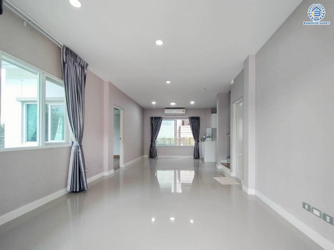 *****บ้านเดี่ยวมือสอง โครงการ เซนโทร ราชพฤกษ์1 เนื้อที่ 50 ตร.ว. พื้นที่ใช้สอย 175 ตร.ม. ฟังก์ชัน 4 ห้องนอน 3 ห้องน้ำ 2 ที่จอดรถ บ้านสภาพดีมาก โครงการมีความเป็นส่วนตัว บนทำเลดี เชื่อมต่อถนนนครอินทร์ ถนนกาญจนาภิเษก ถนนราชพฤกษ์ ใกล้รถไฟฟ้าสายสีม่วง "สถานีบางพลู" และจุดขึ้นทางด่วน "ศรีรัช-วงแหวนรอบนอก"