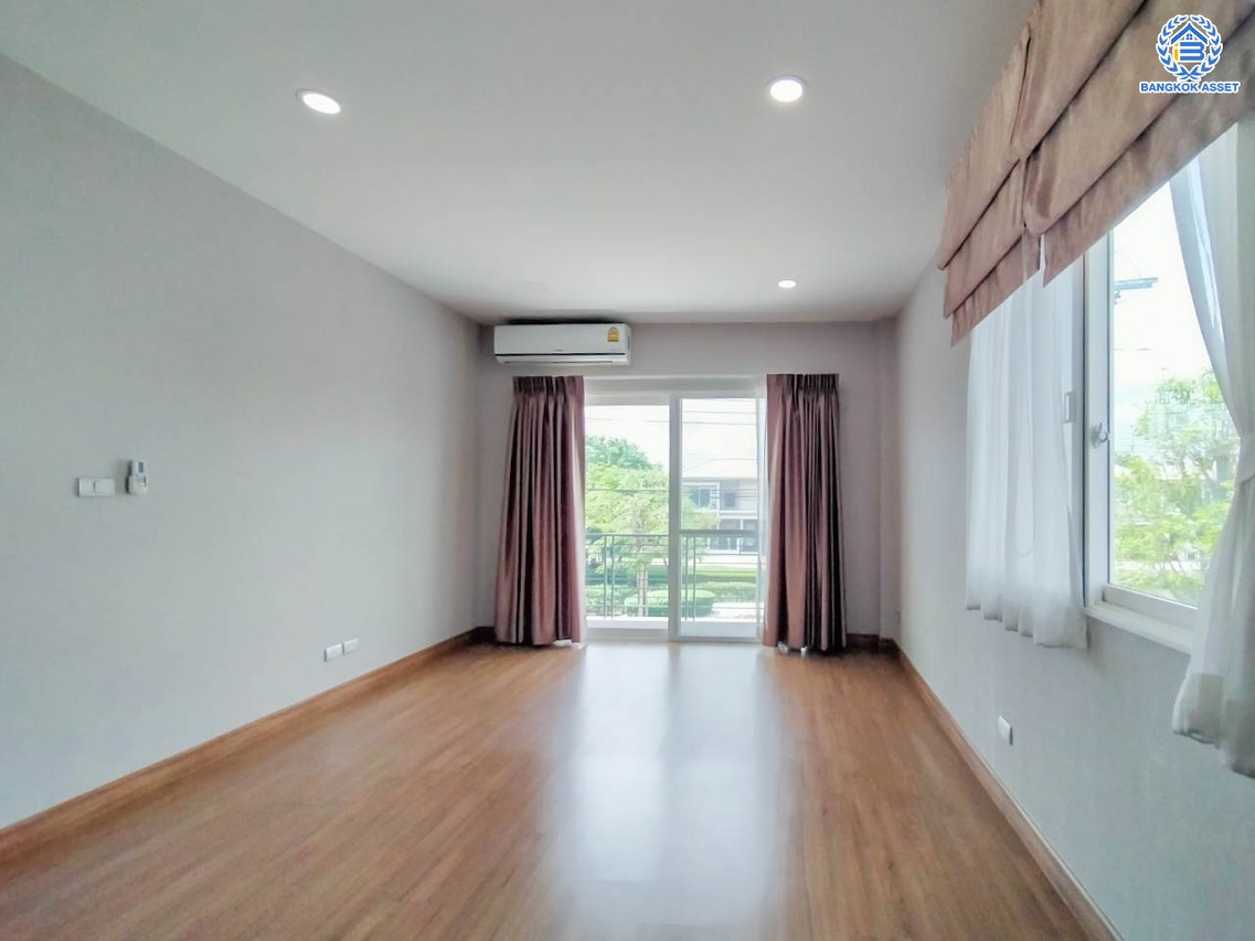 *****บ้านเดี่ยวมือสอง โครงการ เซนโทร ราชพฤกษ์1 เนื้อที่ 50 ตร.ว. พื้นที่ใช้สอย 175 ตร.ม. ฟังก์ชัน 4 ห้องนอน 3 ห้องน้ำ 2 ที่จอดรถ บ้านสภาพดีมาก โครงการมีความเป็นส่วนตัว บนทำเลดี เชื่อมต่อถนนนครอินทร์ ถนนกาญจนาภิเษก ถนนราชพฤกษ์ ใกล้รถไฟฟ้าสายสีม่วง "สถานีบางพลู" และจุดขึ้นทางด่วน "ศรีรัช-วงแหวนรอบนอก"