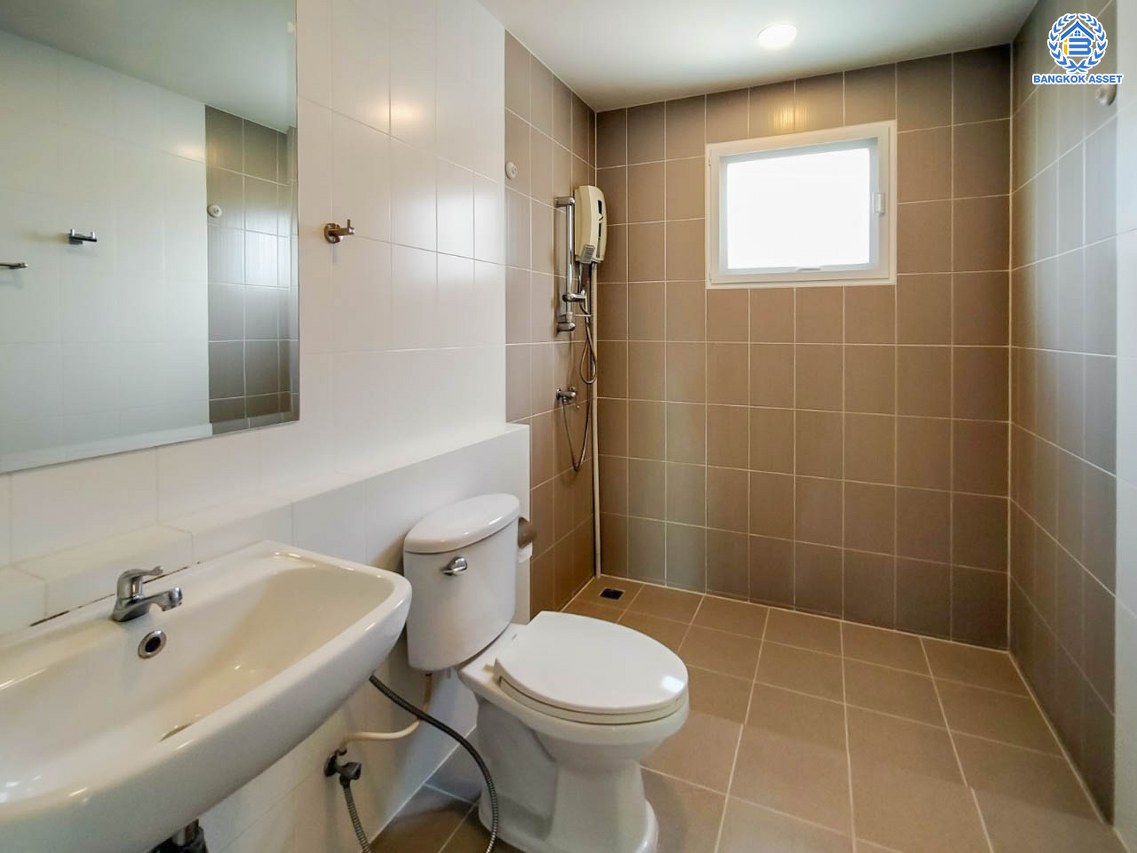 *****บ้านเดี่ยวมือสอง โครงการ เซนโทร ราชพฤกษ์1 เนื้อที่ 50 ตร.ว. พื้นที่ใช้สอย 175 ตร.ม. ฟังก์ชัน 4 ห้องนอน 3 ห้องน้ำ 2 ที่จอดรถ บ้านสภาพดีมาก โครงการมีความเป็นส่วนตัว บนทำเลดี เชื่อมต่อถนนนครอินทร์ ถนนกาญจนาภิเษก ถนนราชพฤกษ์ ใกล้รถไฟฟ้าสายสีม่วง "สถานีบางพลู" และจุดขึ้นทางด่วน "ศรีรัช-วงแหวนรอบนอก"