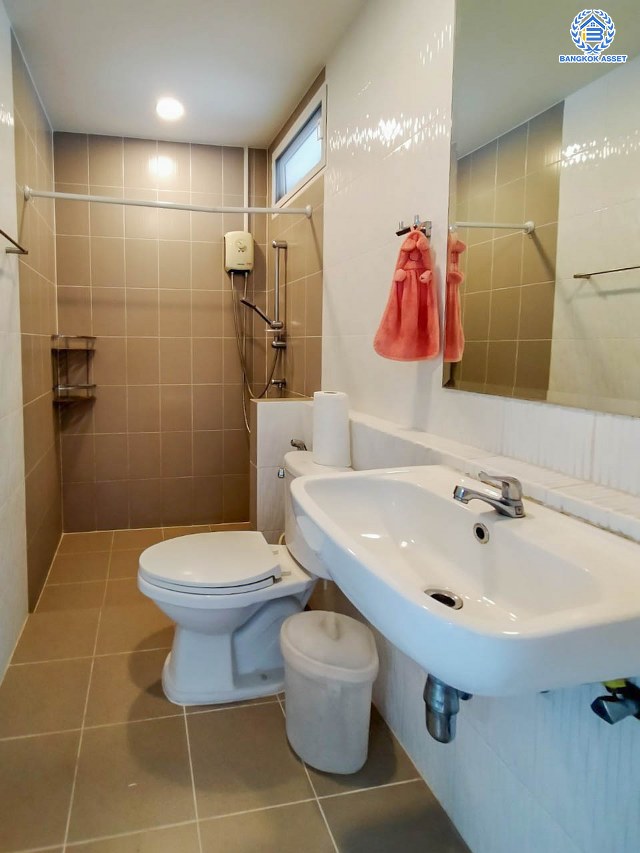 *****บ้านเดี่ยวมือสอง โครงการ เซนโทร ราชพฤกษ์1 เนื้อที่ 50 ตร.ว. พื้นที่ใช้สอย 175 ตร.ม. ฟังก์ชัน 4 ห้องนอน 3 ห้องน้ำ 2 ที่จอดรถ บ้านสภาพดีมาก โครงการมีความเป็นส่วนตัว บนทำเลดี เชื่อมต่อถนนนครอินทร์ ถนนกาญจนาภิเษก ถนนราชพฤกษ์ ใกล้รถไฟฟ้าสายสีม่วง "สถานีบางพลู" และจุดขึ้นทางด่วน "ศรีรัช-วงแหวนรอบนอก"