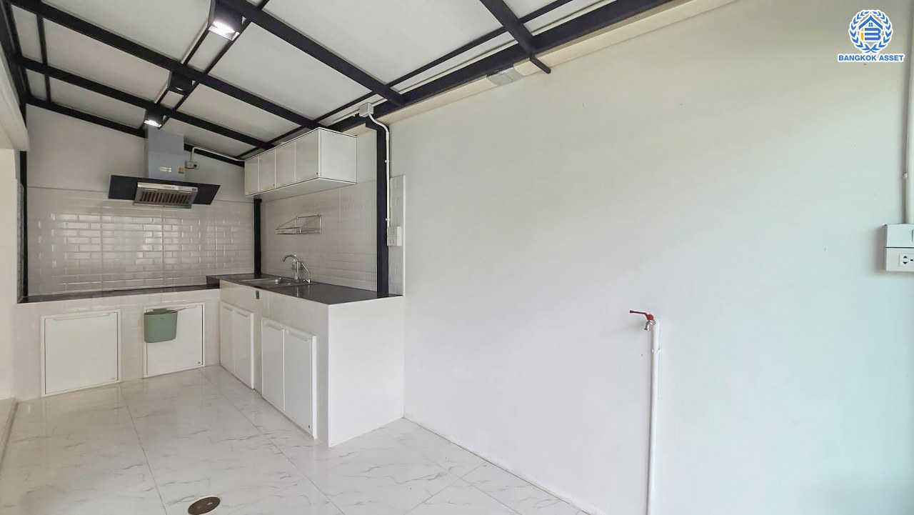 *****ทาวน์เฮ้าส์มือสอง โครงการ เดอะคอนเนค40 ติวานนท์-แจ้งวัฒนะ หลังมุม เนื้อที่ 31.10 ตร.ว. ฟังก์ชัน 3 ห้องนอน 2 ห้องน้ำ 2 ที่จอดรถ บนทำเลเดินทางสะดวก เชื่อมต่อถนนติวานนท์ ถนนนนทบุรี-บางบัวทอง ถนนชัยพฤกษ์ ใกล้รถไฟฟ้าสายสีชมพู "สถานีปากเกร็ด" และจุดขึ้นทางด่วน "แจ้งวัฒนะ"