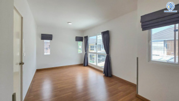 *****ทาวน์เฮ้าส์มือสอง โครงการ เดอะคอนเนค40 ติวานนท์-แจ้งวัฒนะ หลังมุม เนื้อที่ 31.10 ตร.ว. ฟังก์ชัน 3 ห้องนอน 2 ห้องน้ำ 2 ที่จอดรถ บนทำเลเดินทางสะดวก เชื่อมต่อถนนติวานนท์ ถนนนนทบุรี-บางบัวทอง ถนนชัยพฤกษ์ ใกล้รถไฟฟ้าสายสีชมพู "สถานีปากเกร็ด" และจุดขึ้นทางด่วน "แจ้งวัฒนะ"