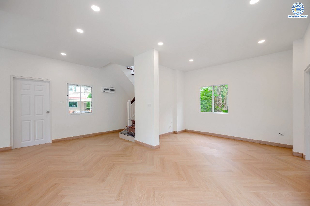 บ้านเดี่ยวตกแต่งใหม่ จาก Property Perfect โครงการ เพอร์เฟคเพลส พระราม5-ราชพฤกษ์ ตอบโจทย์ทุกการใช้ชีวิตด้วยบ้านเดี่ยวใจกลาง Community ชั้นนำมากมาย พร้อม Facility ภายในโครงการครบครัน เนื้อที่ 61.5 ตร.ว. พื้นที่ใช้สอย 191.99 ตร.ม. ฟังก์ชัน 3 ห้องนอน 3 ห้องน้ำ 2 ที่จอดรถ