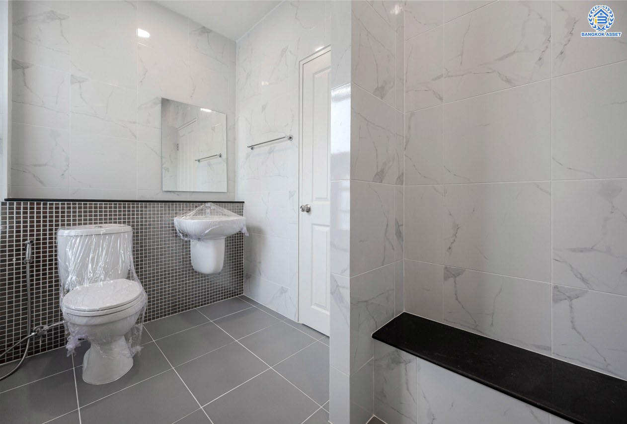 บ้านเดี่ยวตกแต่งใหม่ จาก Property Perfect โครงการ เพอร์เฟคเพลส พระราม5-ราชพฤกษ์ ตอบโจทย์ทุกการใช้ชีวิตด้วยบ้านเดี่ยวใจกลาง Community ชั้นนำมากมาย พร้อม Facility ภายในโครงการครบครัน เนื้อที่ 61.5 ตร.ว. พื้นที่ใช้สอย 191.99 ตร.ม. ฟังก์ชัน 3 ห้องนอน 3 ห้องน้ำ 2 ที่จอดรถ