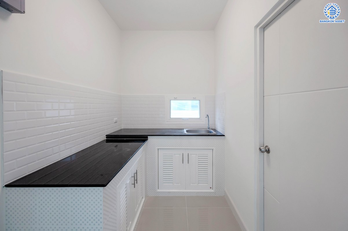 บ้านมือสองตกแต่งใหม่ โครงการ คณาสิริ พุทธมณฑลสาย4 - ศาลายา จากแบรนด์ Sansiri เนื้อที่ 50 ตร.ว. ฟังก์ชัน 3 ห้องนอน 2 ห้องน้ำ 2 ที่จอดรถ บนทำเลดี เดินทางเข้า-ออกในเมืองได้สะดวก เชื่อมต่อถนนกรุงนนท์-จงถนอม ถนนกาญจนาภิเษก ถนนศาลายา ใกล้มหาวิทยาลัยมหิดล และห้างสรรพสินค้าเซ็นทรัล ศาลายา