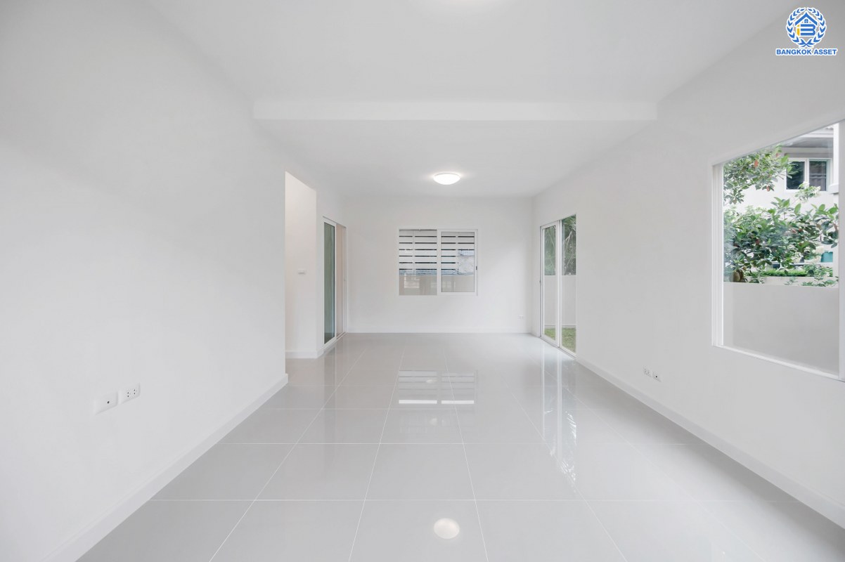 บ้านมือสองตกแต่งใหม่ โครงการ คณาสิริ พุทธมณฑลสาย4 - ศาลายา จากแบรนด์ Sansiri เนื้อที่ 50 ตร.ว. ฟังก์ชัน 3 ห้องนอน 2 ห้องน้ำ 2 ที่จอดรถ บนทำเลดี เดินทางเข้า-ออกในเมืองได้สะดวก เชื่อมต่อถนนกรุงนนท์-จงถนอม ถนนกาญจนาภิเษก ถนนศาลายา ใกล้มหาวิทยาลัยมหิดล และห้างสรรพสินค้าเซ็นทรัล ศาลายา