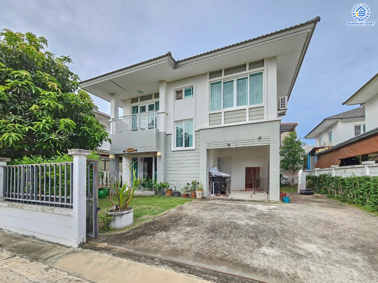 ****บ้านเดี่ยวมือสองย่านนนทบุรี โครงการ คุณาภัทร7 บ้านกล้วย-ไทรน้อย เนื้อที่กว้างขวางมากถึง 52.50 ตร.ว. ฟังก์ชัน 3 ห้องนอน 3 ห้องน้ำ ที่จอดรถ 2 คัน บนทำเลแห่งการเดินทาง ใกล้รถไฟฟ้าสายสีม่วง "สถานีคลองบางไผ่" และเซ็นทรัลเวสต์เกต