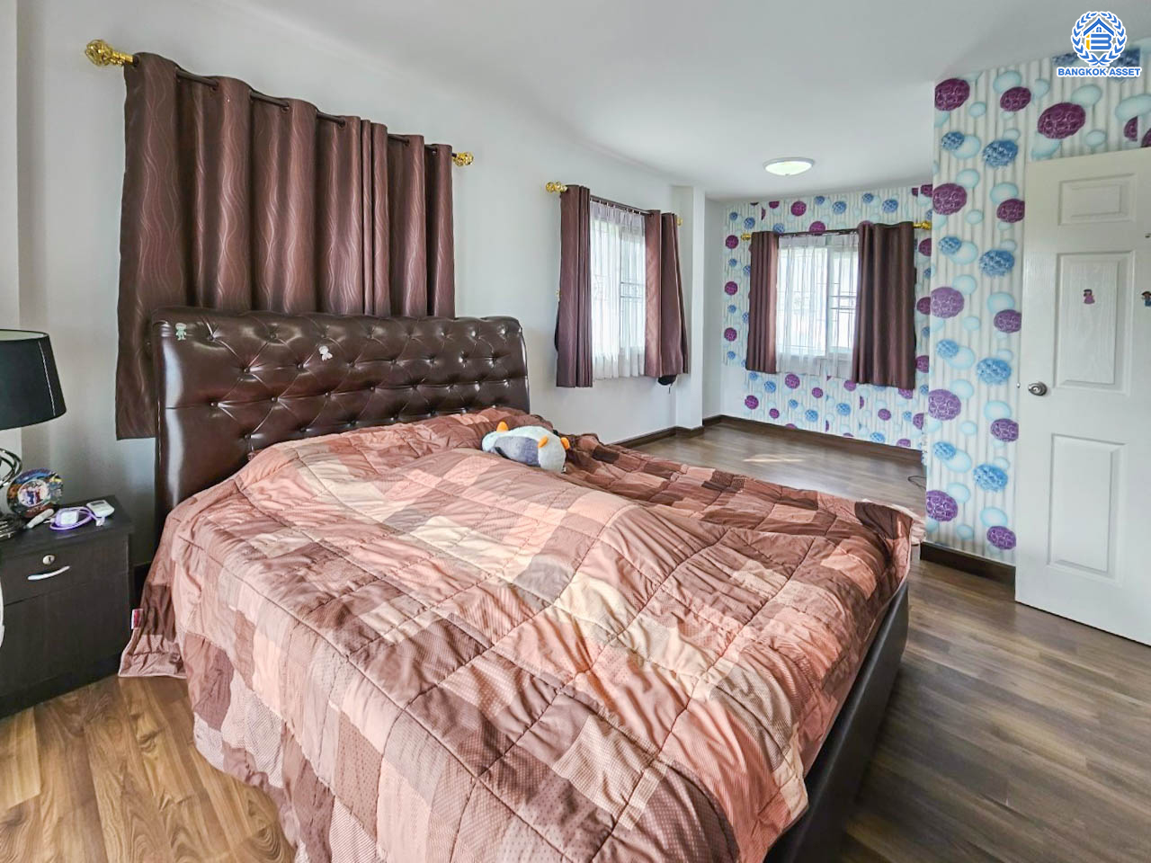 ****บ้านเดี่ยวมือสองย่านนนทบุรี โครงการ คุณาภัทร7 บ้านกล้วย-ไทรน้อย เนื้อที่กว้างขวางมากถึง 52.50 ตร.ว. ฟังก์ชัน 3 ห้องนอน 3 ห้องน้ำ ที่จอดรถ 2 คัน บนทำเลแห่งการเดินทาง ใกล้รถไฟฟ้าสายสีม่วง "สถานีคลองบางไผ่" และเซ็นทรัลเวสต์เกต