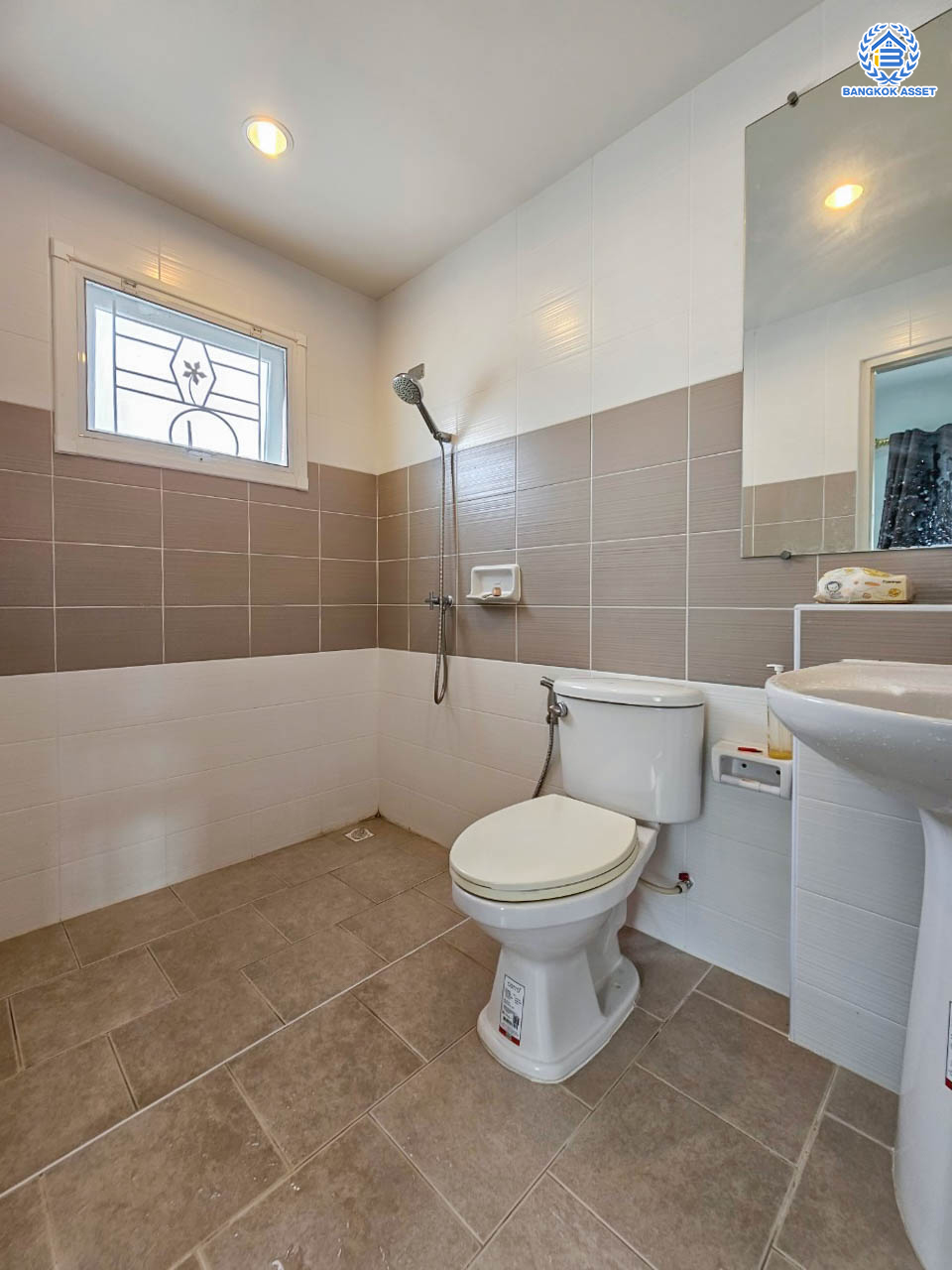 ****บ้านเดี่ยวมือสองย่านนนทบุรี โครงการ คุณาภัทร7 บ้านกล้วย-ไทรน้อย เนื้อที่กว้างขวางมากถึง 52.50 ตร.ว. ฟังก์ชัน 3 ห้องนอน 3 ห้องน้ำ ที่จอดรถ 2 คัน บนทำเลแห่งการเดินทาง ใกล้รถไฟฟ้าสายสีม่วง "สถานีคลองบางไผ่" และเซ็นทรัลเวสต์เกต