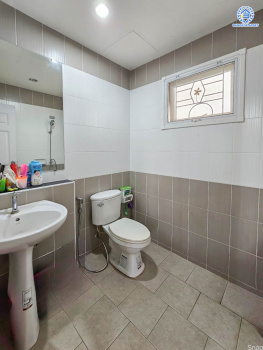 ****บ้านเดี่ยวมือสองย่านนนทบุรี โครงการ คุณาภัทร7 บ้านกล้วย-ไทรน้อย เนื้อที่กว้างขวางมากถึง 52.50 ตร.ว. ฟังก์ชัน 3 ห้องนอน 3 ห้องน้ำ ที่จอดรถ 2 คัน บนทำเลแห่งการเดินทาง ใกล้รถไฟฟ้าสายสีม่วง "สถานีคลองบางไผ่" และเซ็นทรัลเวสต์เกต