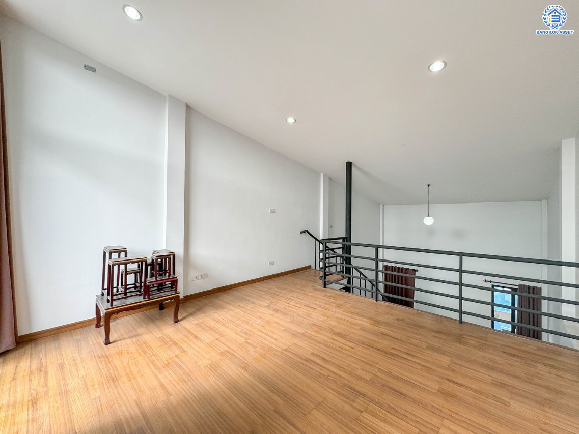 *****ทาวน์โฮม 3 ชั้นมือสอง โครงการ เฮ้าส์35 แจ้งวัฒนะ เนื้อที่กว้าง 16.50 ตร.ว. ฟังก์ชัน 3 ห้องนอน 3 ห้องน้ำ 1 ที่จอดรถ บ้านพร้อมอยู่ราคาถูกสุด บนทำเลเดินทางสะดวก เชื่อมต่อถนนสามัคคี ถนนติวานนท์ ถนนเลียบคลองปะปา ใกล้รถไฟฟ้าสายสีชมพู "สถานีแจ้งวัฒนะ14" และจุดขึ้นทางด่วน "แจ้งวัฒนะ"