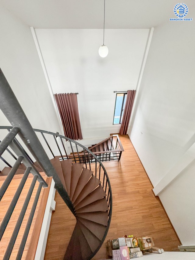 *****ทาวน์โฮม 3 ชั้นมือสอง โครงการ เฮ้าส์35 แจ้งวัฒนะ เนื้อที่กว้าง 16.50 ตร.ว. ฟังก์ชัน 3 ห้องนอน 3 ห้องน้ำ 1 ที่จอดรถ บ้านพร้อมอยู่ราคาถูกสุด บนทำเลเดินทางสะดวก เชื่อมต่อถนนสามัคคี ถนนติวานนท์ ถนนเลียบคลองปะปา ใกล้รถไฟฟ้าสายสีชมพู "สถานีแจ้งวัฒนะ14" และจุดขึ้นทางด่วน "แจ้งวัฒนะ"