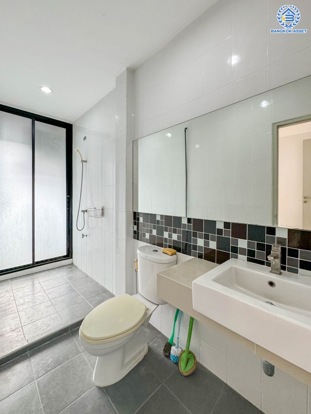 *****ทาวน์โฮม 3 ชั้นมือสอง โครงการ เฮ้าส์35 แจ้งวัฒนะ เนื้อที่กว้าง 16.50 ตร.ว. ฟังก์ชัน 3 ห้องนอน 3 ห้องน้ำ 1 ที่จอดรถ บ้านพร้อมอยู่ราคาถูกสุด บนทำเลเดินทางสะดวก เชื่อมต่อถนนสามัคคี ถนนติวานนท์ ถนนเลียบคลองปะปา ใกล้รถไฟฟ้าสายสีชมพู "สถานีแจ้งวัฒนะ14" และจุดขึ้นทางด่วน "แจ้งวัฒนะ"