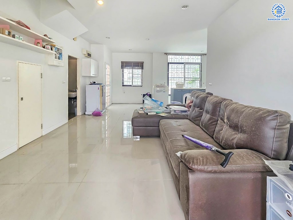 *****ทาวน์เฮ้าส์มือสอง โครงการ เวอรีเดียน ราชพฤกษ์ เนื้อที่ 26.30 ตร.ว. ฟังก์ชัน 3 ห้องนอน 3 ห้องน้ำ 2 ที่จอดรถ บ้านพร้อมเข้าอยู่ โครงการบนทำเลเดินทางสะดวก เชื่อมต่อถนนราชพฤกษ์ ถนนรัตนาธิเบศร์ ถนนบางกรวย-ไทรน้อย ใกล้รถไฟฟ้าสายสีม่วง "สถานีบางรักน้อยท่าอิฐ"