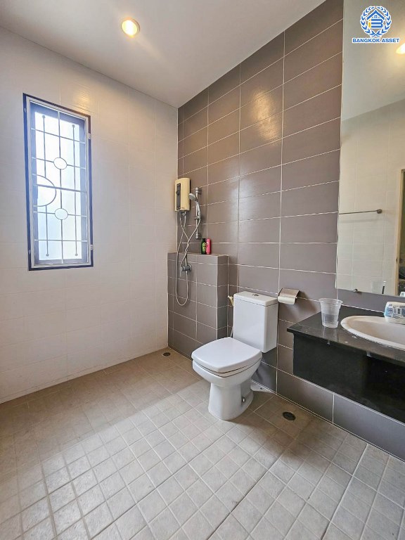 *****ทาวน์เฮ้าส์มือสอง โครงการ เวอรีเดียน ราชพฤกษ์ เนื้อที่ 26.30 ตร.ว. ฟังก์ชัน 3 ห้องนอน 3 ห้องน้ำ 2 ที่จอดรถ บ้านพร้อมเข้าอยู่ โครงการบนทำเลเดินทางสะดวก เชื่อมต่อถนนราชพฤกษ์ ถนนรัตนาธิเบศร์ ถนนบางกรวย-ไทรน้อย ใกล้รถไฟฟ้าสายสีม่วง "สถานีบางรักน้อยท่าอิฐ"