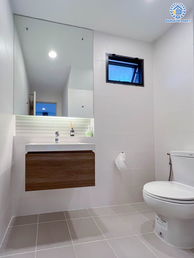 *****บ้านเดี่ยวมือสอง โครงการ บุราสิริ ราชพฤกษ์-345 เนื้อที่ 51.4 ตร.ว. พื้นที่ใช้สอย 150 ตร.ม. ฟังก์ชัน 3 ห้องนอน 3 ห้องน้ำ จอดรถได้ 2 คัน บนทำเลเดินทางสะดวก เชื่อมต่อถนนราชพฤกษ์ ถนนกาญจนภิเษก ถนนสะพานนนทบุรี-บางบัวทอง(345) ใกล้จุดขึ้นทางด่วน "ศรีรัช"