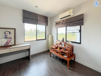 *****บ้านเดี่ยวมือสอง โครงการ บุราสิริ ราชพฤกษ์-345 เนื้อที่ 51.4 ตร.ว. พื้นที่ใช้สอย 150 ตร.ม. ฟังก์ชัน 3 ห้องนอน 3 ห้องน้ำ จอดรถได้ 2 คัน บนทำเลเดินทางสะดวก เชื่อมต่อถนนราชพฤกษ์ ถนนกาญจนภิเษก ถนนสะพานนนทบุรี-บางบัวทอง(345) ใกล้จุดขึ้นทางด่วน "ศรีรัช"