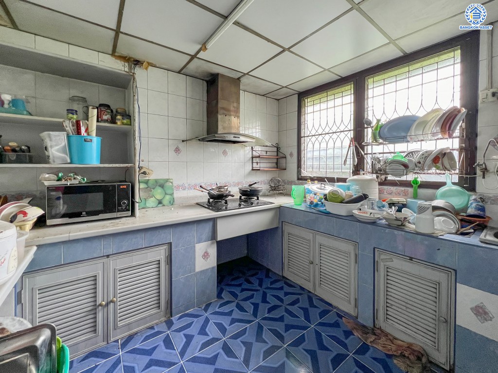 *****ทาวน์เฮ้าส์มือสอง ซอยติวานนท์ 24 แยก 1/2 เนื้อที่ 24 ตร.ว. ฟังก์ชัน 2 ห้องนอน 2 ห้องน้ำ โครงการบนทำเลเดินทางสะดวก เชื่อมต่อถนนติวานนท์ ถนนรัตนาธิเบศร์ ถนนแจ้งวัฒนะ ใกล้รถไฟฟ้าสายสีชมพู "สถานีแคราย" และจุดขึ้นทางด่วน "ศรีรัช"