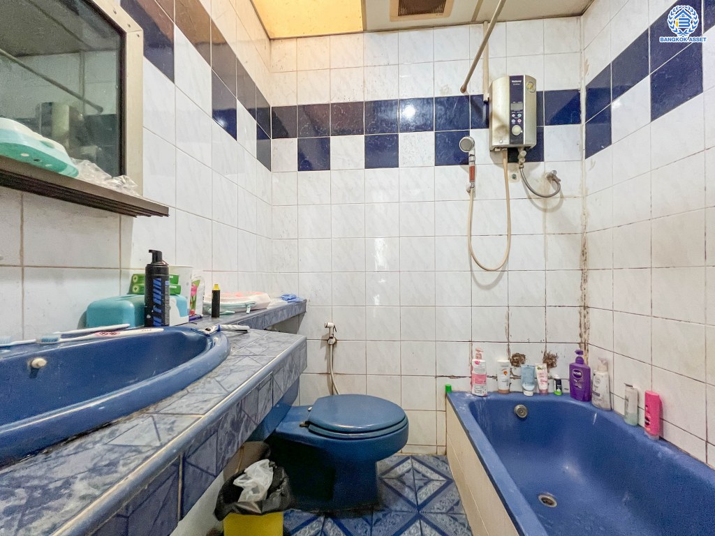 *****ทาวน์เฮ้าส์มือสอง ซอยติวานนท์ 24 แยก 1/2 เนื้อที่ 24 ตร.ว. ฟังก์ชัน 2 ห้องนอน 2 ห้องน้ำ โครงการบนทำเลเดินทางสะดวก เชื่อมต่อถนนติวานนท์ ถนนรัตนาธิเบศร์ ถนนแจ้งวัฒนะ ใกล้รถไฟฟ้าสายสีชมพู "สถานีแคราย" และจุดขึ้นทางด่วน "ศรีรัช"