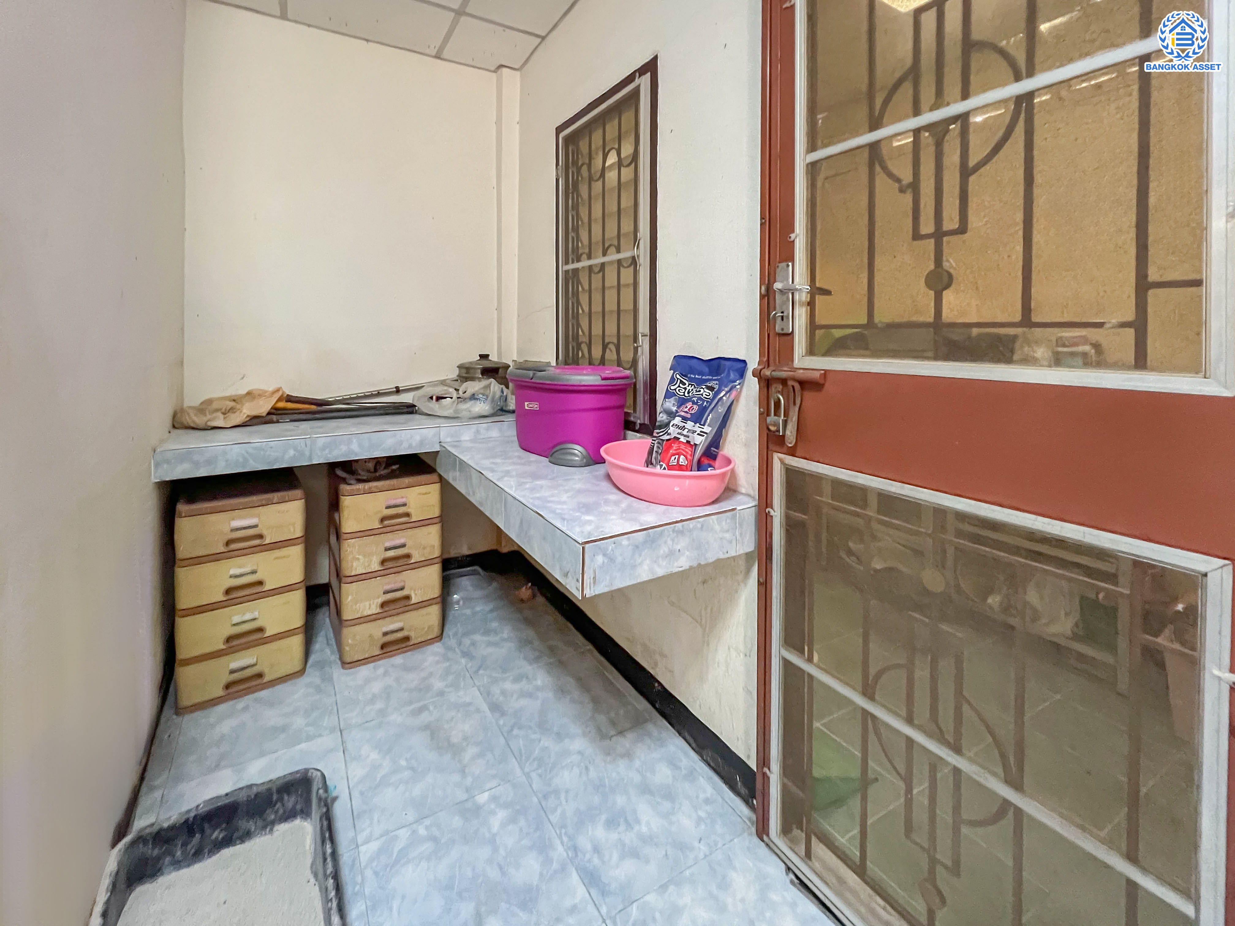 *****บ้านแฝดมือสองกรุงเทพมหานคร โครงการ พระปิ่น2 พุทธมณฑลสาย2 เนื้อที่กว้าง 25.3 ตร.ว. พื้นที่ใช้สอย 96 ตร.ม. ฟังก์ชัน 2 ห้องนอน 2 ห้องน้ำ บนทำเลแห่งการเดินทาง เชื่อมต่อถนนพุทธมณฑลสาย2, ถนนบรมราชชนนี, ถนนกาญจนาภิเษก ใกล้จุดขึ้นทางด่วน "ศรีรัช" และมหาวิทยาลัยมหิดล