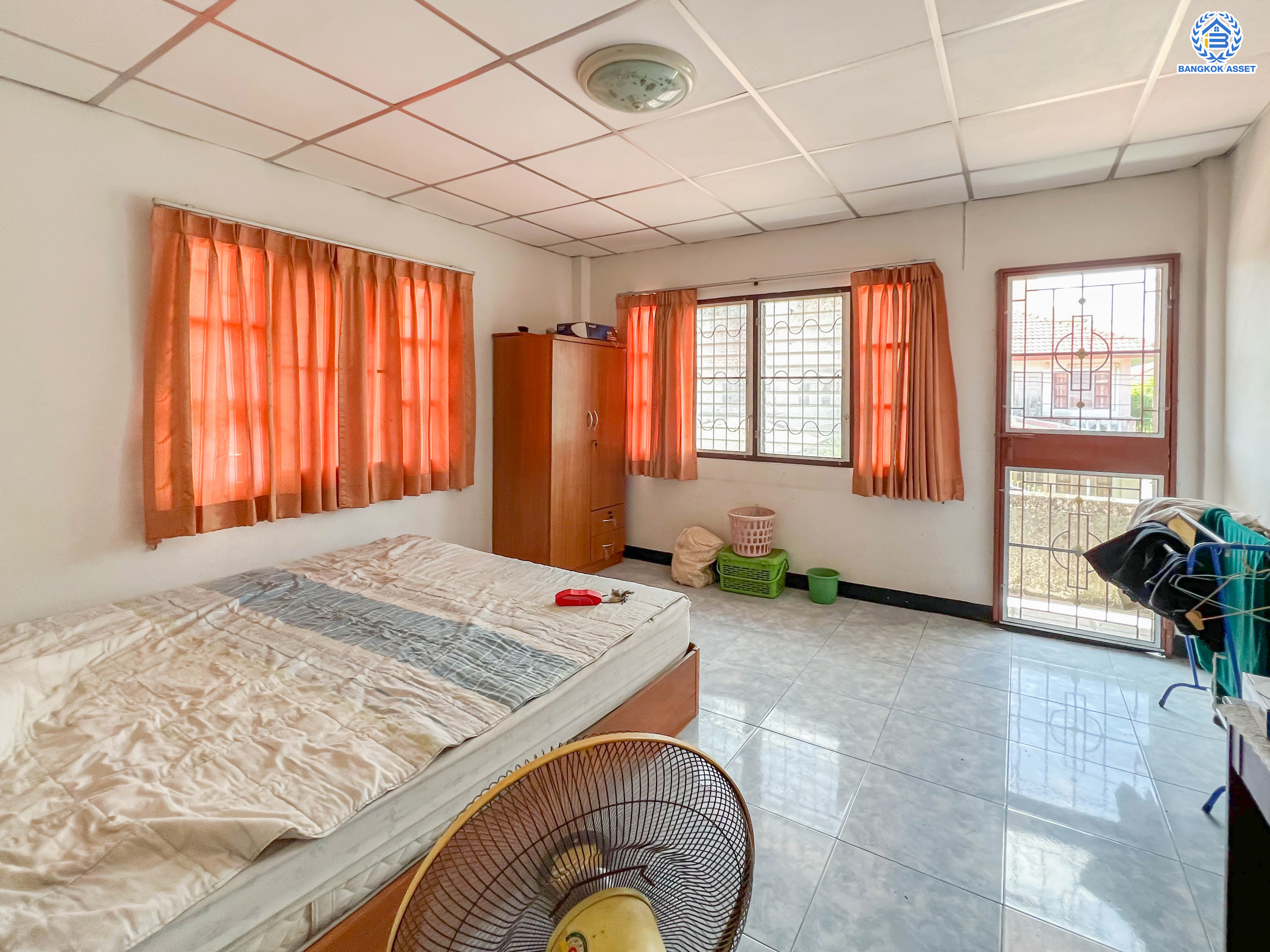 *****บ้านแฝดมือสองกรุงเทพมหานคร โครงการ พระปิ่น2 พุทธมณฑลสาย2 เนื้อที่กว้าง 25.3 ตร.ว. พื้นที่ใช้สอย 96 ตร.ม. ฟังก์ชัน 2 ห้องนอน 2 ห้องน้ำ บนทำเลแห่งการเดินทาง เชื่อมต่อถนนพุทธมณฑลสาย2, ถนนบรมราชชนนี, ถนนกาญจนาภิเษก ใกล้จุดขึ้นทางด่วน "ศรีรัช" และมหาวิทยาลัยมหิดล