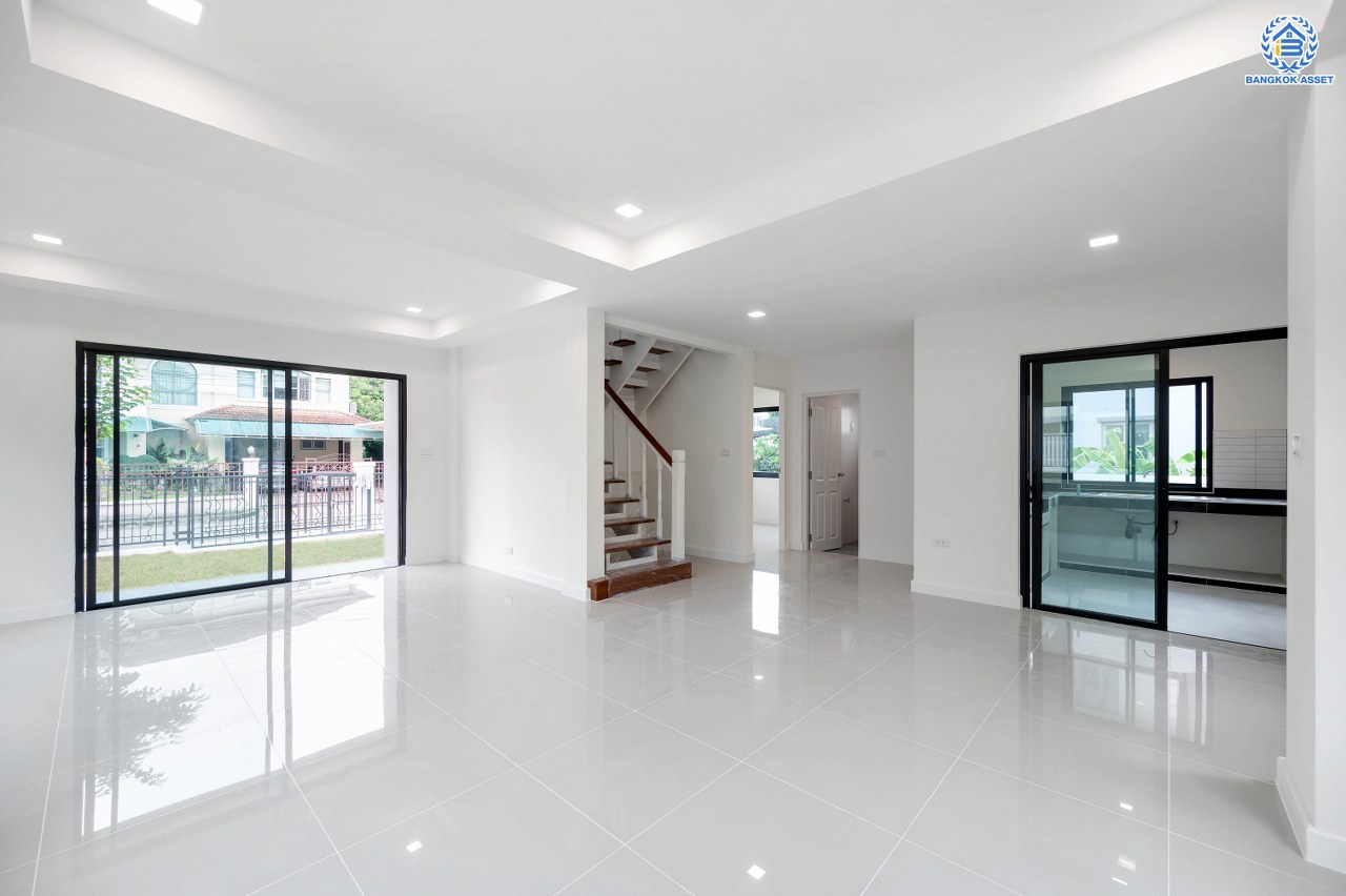 บ้านมือสองตกแต่งใหม่ โครงการ มัณฑนา วัดพระเงิน บ้านเดี่ยวจาก L&H เนื้อที่กว้างถึง 80.7 ตร.ว. พื้นที่ใช้สอย 154.67 ตร.ม. ฟังก์ชัน 4 ห้องนอน 3 ห้องน้ำ พร้อม Living กว้างขวาง บนทำเลเดินทางสะดวก ใกล้เซ็นทรัลเวสต์เกต, รถไฟฟ้าสายสีม่วง "สถานีตลาดบางใหญ่" และทางด่วน "ศรีรัช"...