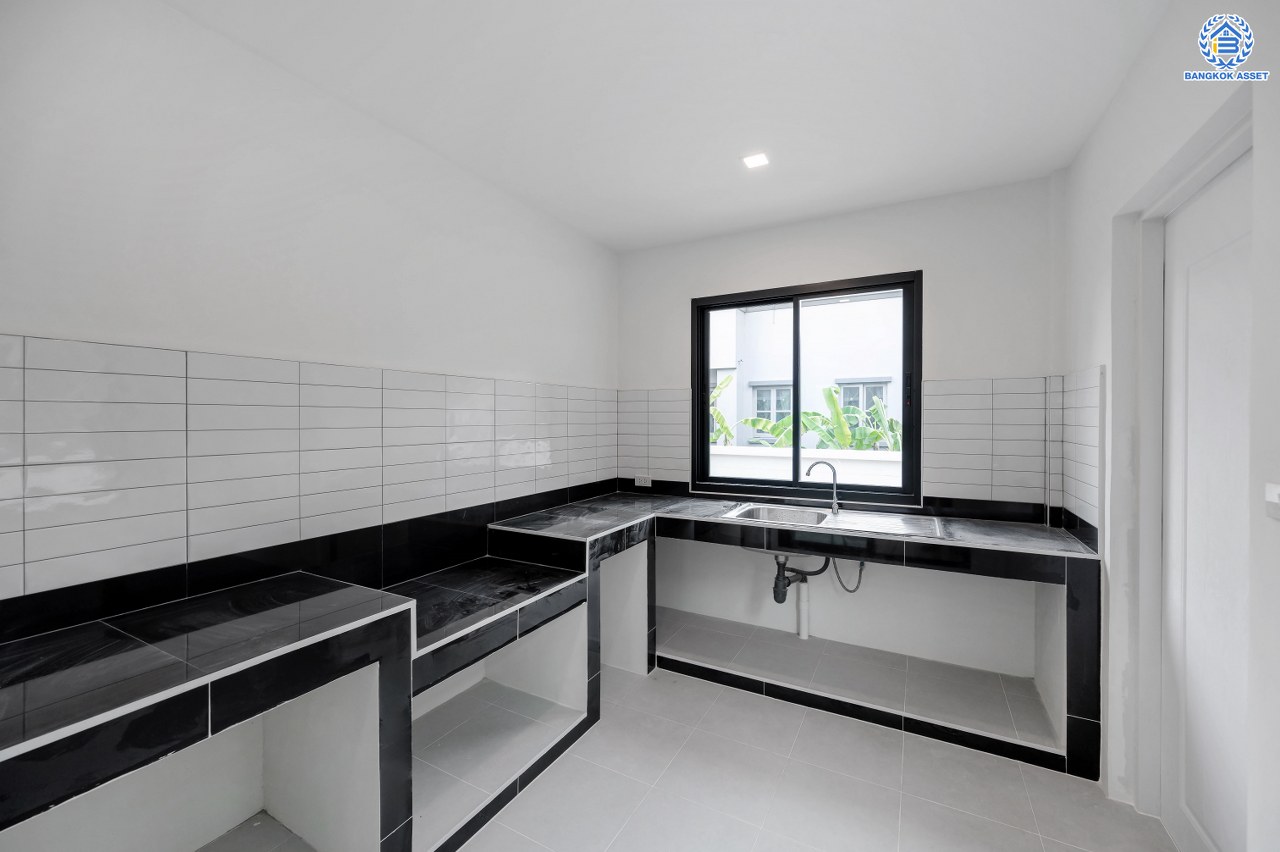 บ้านมือสองตกแต่งใหม่ โครงการ มัณฑนา วัดพระเงิน บ้านเดี่ยวจาก L&H เนื้อที่กว้างถึง 80.7 ตร.ว. พื้นที่ใช้สอย 154.67 ตร.ม. ฟังก์ชัน 4 ห้องนอน 3 ห้องน้ำ พร้อม Living กว้างขวาง บนทำเลเดินทางสะดวก ใกล้เซ็นทรัลเวสต์เกต, รถไฟฟ้าสายสีม่วง "สถานีตลาดบางใหญ่" และทางด่วน "ศรีรัช"...