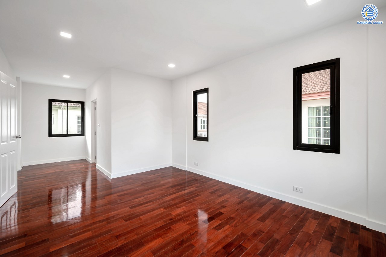 บ้านมือสองตกแต่งใหม่ โครงการ มัณฑนา วัดพระเงิน บ้านเดี่ยวจาก L&H เนื้อที่กว้างถึง 80.7 ตร.ว. พื้นที่ใช้สอย 154.67 ตร.ม. ฟังก์ชัน 4 ห้องนอน 3 ห้องน้ำ พร้อม Living กว้างขวาง บนทำเลเดินทางสะดวก ใกล้เซ็นทรัลเวสต์เกต, รถไฟฟ้าสายสีม่วง "สถานีตลาดบางใหญ่" และทางด่วน "ศรีรัช"...