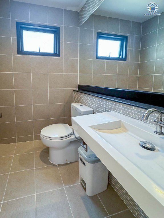 *****บ้านเดี่ยวมือสอง โครงการ สราญสิริ ติวานนท์-แจ้งวัฒนะ เนื้อที่ 52.60 ตร.ว. ฟังก์ชัน 3 ห้องนอน 3 ห้องน้ำ 2 ที่จอดรถ บ้านเดี่ยวพร้อมอยู่ ฟรีของแถมหลายรายการ โครงการบนทำเลดี เดินทางสะดวก เชื่อมต่อถนนแจ้งวัฒนะ ถนนติวานนท์ ใกล้ห้างสรรพสินค้าโรบินสัน ศรีสมาน เซ็นทรัลแจ้งวัฒนะ