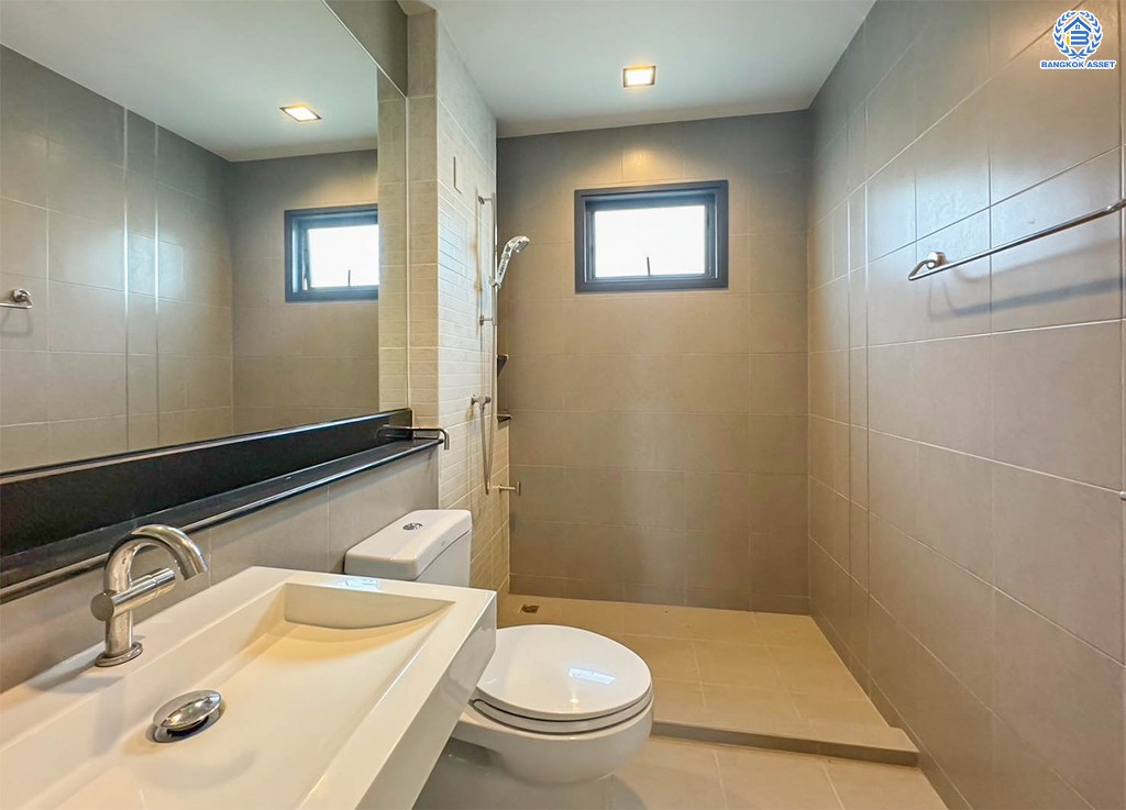 *****บ้านเดี่ยวมือสอง โครงการ สราญสิริ ติวานนท์-แจ้งวัฒนะ เนื้อที่ 52.60 ตร.ว. ฟังก์ชัน 3 ห้องนอน 3 ห้องน้ำ 2 ที่จอดรถ บ้านเดี่ยวพร้อมอยู่ ฟรีของแถมหลายรายการ โครงการบนทำเลดี เดินทางสะดวก เชื่อมต่อถนนแจ้งวัฒนะ ถนนติวานนท์ ใกล้ห้างสรรพสินค้าโรบินสัน ศรีสมาน เซ็นทรัลแจ้งวัฒนะ