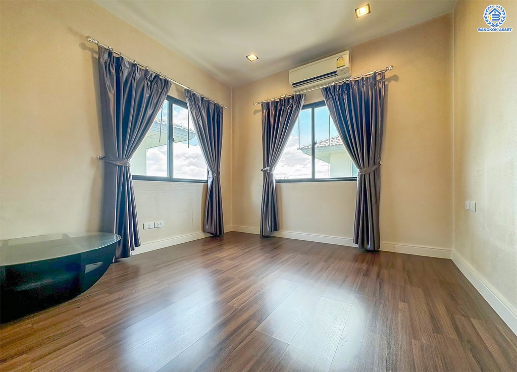 *****บ้านเดี่ยวมือสอง โครงการ สราญสิริ ติวานนท์-แจ้งวัฒนะ เนื้อที่ 52.60 ตร.ว. ฟังก์ชัน 3 ห้องนอน 3 ห้องน้ำ 2 ที่จอดรถ บ้านเดี่ยวพร้อมอยู่ ฟรีของแถมหลายรายการ โครงการบนทำเลดี เดินทางสะดวก เชื่อมต่อถนนแจ้งวัฒนะ ถนนติวานนท์ ใกล้ห้างสรรพสินค้าโรบินสัน ศรีสมาน เซ็นทรัลแจ้งวัฒนะ