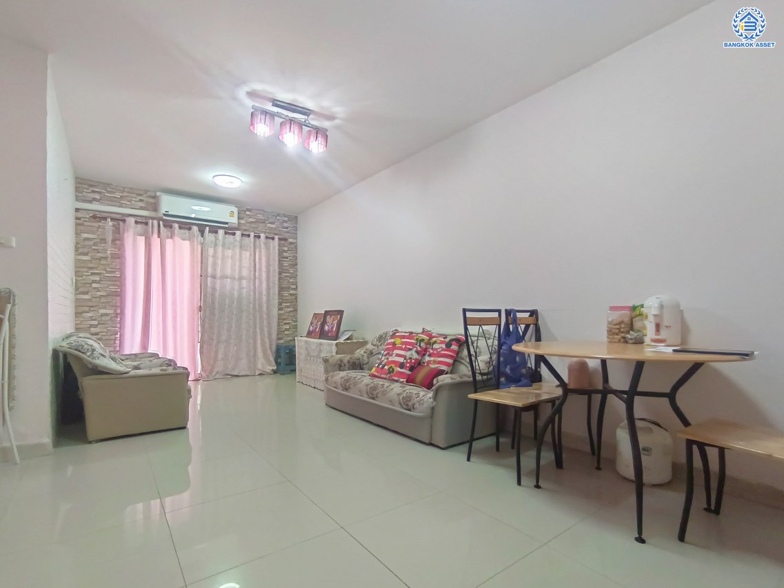 *****ทาวน์เฮ้าส์มือสองนนทบุรี โครงการ พฤกษาวิลล์22 นครอินทร์ เนื้อที่ 17.4 ตร.ว. ฟังก์ชัน 3 ห้องนอน 2 ห้องน้ำ 1 ที่จอดรถ แถมฟรี! เครื่องปรับอากาศ 1 เครื่อง, เครื่องทำน้ำอุ่น 1 เครื่อง บนทำเลเดินทางสะดวก เชื่อมต่อ ถนนนครอินทร์, ถนนพิบูลสงคราม ใกล้สะพานพระราม 5 และรถไฟฟ้าสายสีม่วง "สถานีแยกติวานนท์"