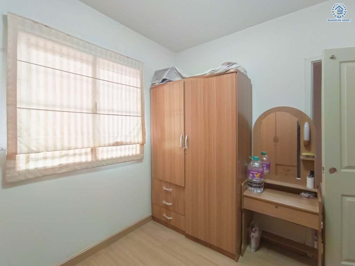 *****ทาวน์เฮ้าส์มือสองนนทบุรี โครงการ พฤกษาวิลล์22 นครอินทร์ เนื้อที่ 17.4 ตร.ว. ฟังก์ชัน 3 ห้องนอน 2 ห้องน้ำ 1 ที่จอดรถ แถมฟรี! เครื่องปรับอากาศ 1 เครื่อง, เครื่องทำน้ำอุ่น 1 เครื่อง บนทำเลเดินทางสะดวก เชื่อมต่อ ถนนนครอินทร์, ถนนพิบูลสงคราม ใกล้สะพานพระราม 5 และรถไฟฟ้าสายสีม่วง "สถานีแยกติวานนท์"