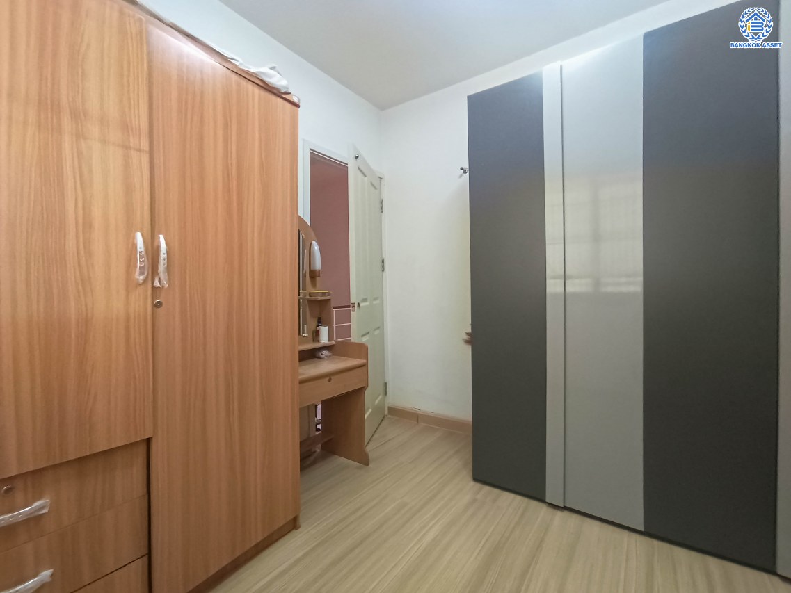 *****ทาวน์เฮ้าส์มือสองนนทบุรี โครงการ พฤกษาวิลล์22 นครอินทร์ เนื้อที่ 17.4 ตร.ว. ฟังก์ชัน 3 ห้องนอน 2 ห้องน้ำ 1 ที่จอดรถ แถมฟรี! เครื่องปรับอากาศ 1 เครื่อง, เครื่องทำน้ำอุ่น 1 เครื่อง บนทำเลเดินทางสะดวก เชื่อมต่อ ถนนนครอินทร์, ถนนพิบูลสงคราม ใกล้สะพานพระราม 5 และรถไฟฟ้าสายสีม่วง "สถานีแยกติวานนท์"