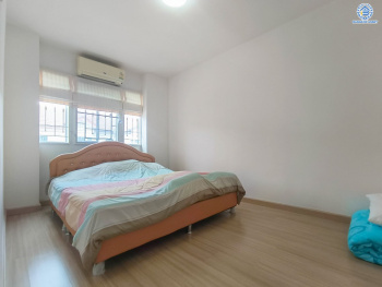 *****ทาวน์เฮ้าส์มือสองนนทบุรี โครงการ พฤกษาวิลล์22 นครอินทร์ เนื้อที่ 17.4 ตร.ว. ฟังก์ชัน 3 ห้องนอน 2 ห้องน้ำ 1 ที่จอดรถ แถมฟรี! เครื่องปรับอากาศ 1 เครื่อง, เครื่องทำน้ำอุ่น 1 เครื่อง บนทำเลเดินทางสะดวก เชื่อมต่อ ถนนนครอินทร์, ถนนพิบูลสงคราม ใกล้สะพานพระราม 5 และรถไฟฟ้าสายสีม่วง "สถานีแยกติวานนท์"