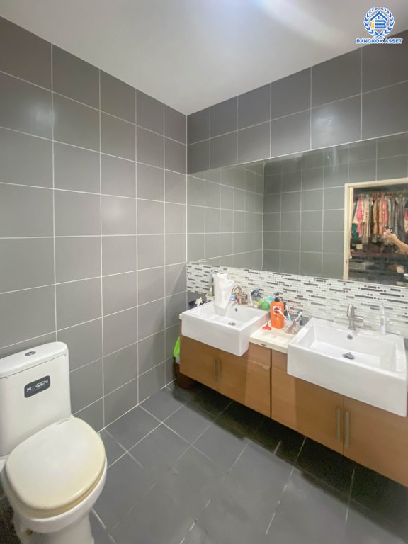 *****บ้านเดี่ยวมือสอง โครงการ ธารา ราชพฤกษ์-ปิ่นเกล้า เนื้อที่ 75.20 ตร.ว. ฟังก์ชัน 4 ห้องนอน 4 ห้องน้ำ 2 ที่จอดรถ มีห้องแม่บ้าน และห้องน้ำในตัว อยู่ต้นโครงการ พร้อมเข้าอยู่ ทำเลโครงการดี เดินทางสะดวก เชื่อมต่อถนนนครอินทร์ ถนนกาญจนาภิเษก ใกล้รถไฟฟ้าสายสีแดง และจุดขึ้นทางด่วน "ศรีรัช-วงแหวนรอบนอก"