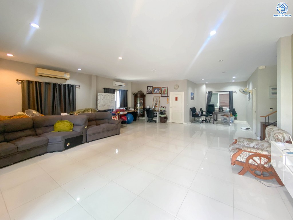 *****บ้านเดี่ยวมือสอง โครงการ ธารา ราชพฤกษ์-ปิ่นเกล้า เนื้อที่ 75.20 ตร.ว. ฟังก์ชัน 4 ห้องนอน 4 ห้องน้ำ 2 ที่จอดรถ มีห้องแม่บ้าน และห้องน้ำในตัว อยู่ต้นโครงการ พร้อมเข้าอยู่ ทำเลโครงการดี เดินทางสะดวก เชื่อมต่อถนนนครอินทร์ ถนนกาญจนาภิเษก ใกล้รถไฟฟ้าสายสีแดง และจุดขึ้นทางด่วน "ศรีรัช-วงแหวนรอบนอก"