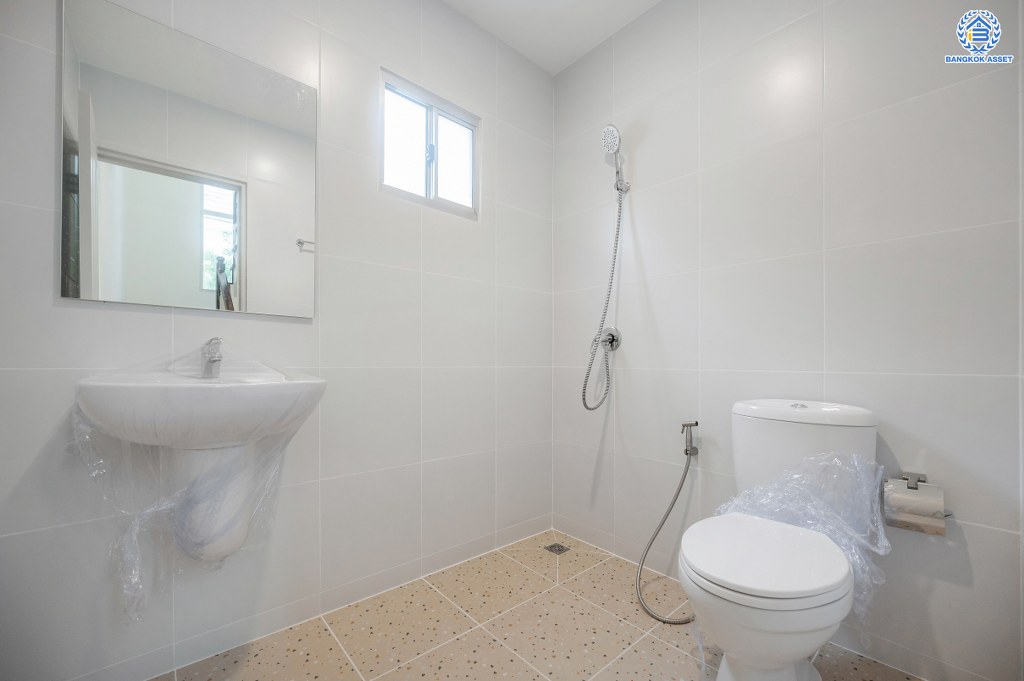 บ้านเดี่ยวมือสอง โครงการ พฤกษาวิลเลจ5 บางใหญ่ เนื้อที่ 51.60 ตร.ว. ฟังก์ชัน 3 ห้องนอน 2 ห้องน้ำ 1 ที่จอดรถ ติดนถนนเมน รอบบ้านกว้างขวาง สภาพแวดล้อมโครงการดี ทำเลเดินทางสะดวก เชื่อมต่อถนนคลองถนน ถนนกาญจนาภิเษก ถนนรัตนาธิเบศร์ ใกล้รถไฟฟ้าสายสีม่วง "สถานีคลองบางไผ่" และจุดขึ้นทางด่วน "กาญจนาภิเษก"…