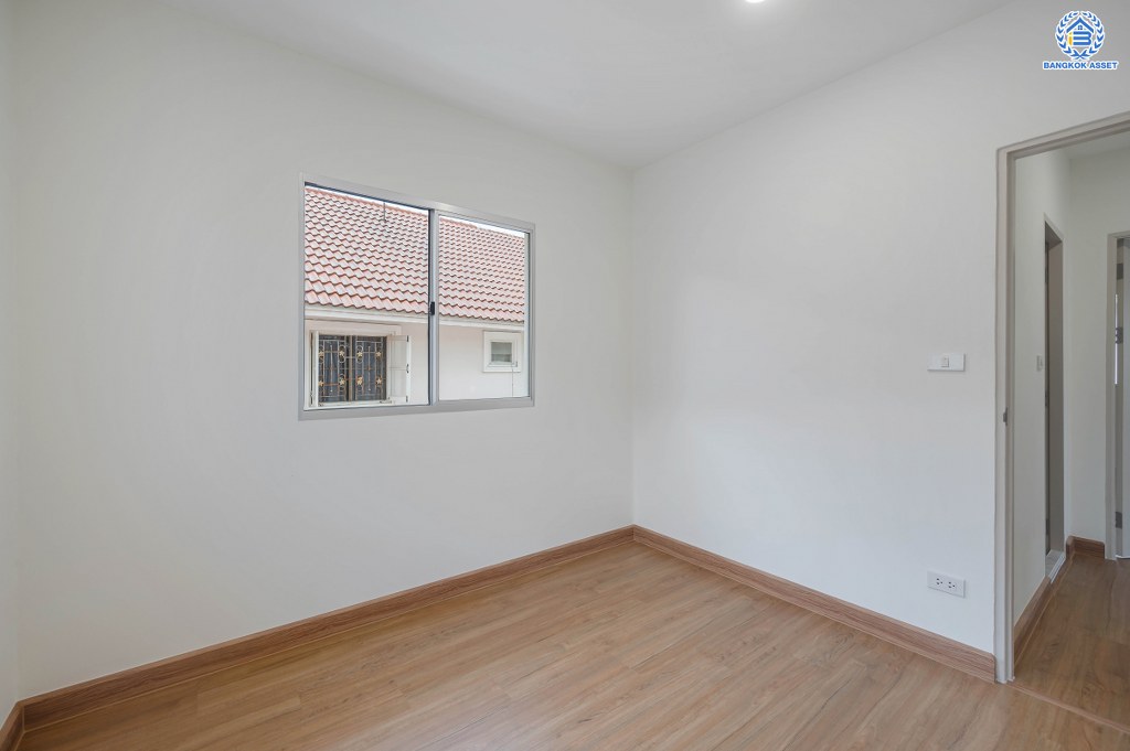 บ้านเดี่ยวมือสอง โครงการ พฤกษาวิลเลจ5 บางใหญ่ เนื้อที่ 51.60 ตร.ว. ฟังก์ชัน 3 ห้องนอน 2 ห้องน้ำ 1 ที่จอดรถ ติดนถนนเมน รอบบ้านกว้างขวาง สภาพแวดล้อมโครงการดี ทำเลเดินทางสะดวก เชื่อมต่อถนนคลองถนน ถนนกาญจนาภิเษก ถนนรัตนาธิเบศร์ ใกล้รถไฟฟ้าสายสีม่วง "สถานีคลองบางไผ่" และจุดขึ้นทางด่วน "กาญจนาภิเษก"…