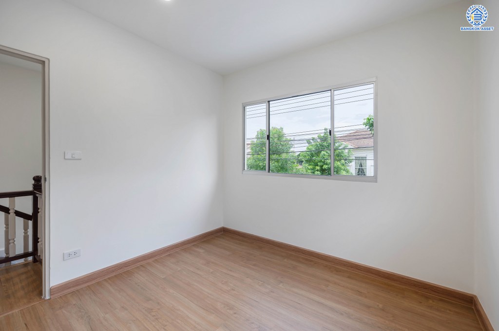 บ้านเดี่ยวมือสอง โครงการ พฤกษาวิลเลจ5 บางใหญ่ เนื้อที่ 51.60 ตร.ว. ฟังก์ชัน 3 ห้องนอน 2 ห้องน้ำ 1 ที่จอดรถ ติดนถนนเมน รอบบ้านกว้างขวาง สภาพแวดล้อมโครงการดี ทำเลเดินทางสะดวก เชื่อมต่อถนนคลองถนน ถนนกาญจนาภิเษก ถนนรัตนาธิเบศร์ ใกล้รถไฟฟ้าสายสีม่วง "สถานีคลองบางไผ่" และจุดขึ้นทางด่วน "กาญจนาภิเษก"…