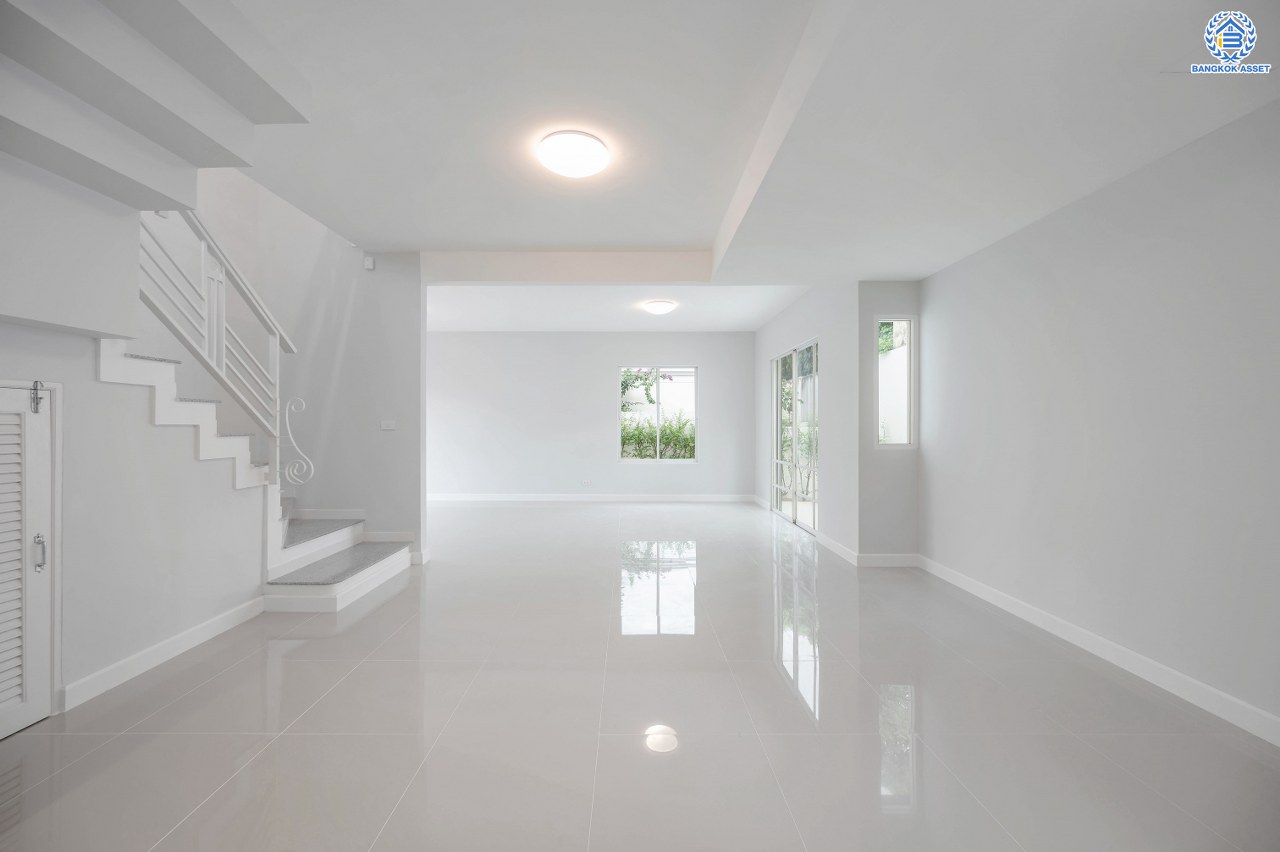 บ้านมือสองตกแต่งใหม่ โครงการ โฮมเพลส เดอะพาร์ค บางกรวย-ไทรน้อย เนื้อที่ 56 ตร.ว. พื้นที่ใช้สอย 168.21 ตร.ม. ฟังก์ชัน 3 ห้องนอน 2 ห้องน้ำ จอดรถได้ 2 คัน มีความเป็นส่วนตัว เดินทางสะดวกเข้า-ออกได้หลายเส้นทาง ทั้งถนนรัตนาธิเบศร์ ถนนบางกรวย-ไทรน้อย ถนนกาญจนาภิเษก ใกล้รถไฟฟ้าสายสีม่วง "สถานีบางพลู"