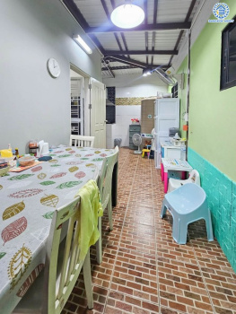 *****บ้านแฝดมือสอง โครงการ เดอะวิลล่า รัตนาธิเบศร์ เนื้อที่ 35.80 ตร.ว. ฟังก์ชัน 3 ห้องนอน 2 ห้องน้ำ 2 ที่จอดรถ ฟังก์ชันครบ สวย พร้อมเข้าอยู่ ทำเลเดินทางสะดวก เชื่อมต่อถนนรัตนาธิเบศร์ ถนนชัยพฤกษ์ ถนนราชพฤกษ์ ใกล้รถไฟฟ้าสายสีม่วง "สถานีบางรักน้อยท่าอิฐ" และจุดขึ้นทางด่วน "งามวงศ์วาน"