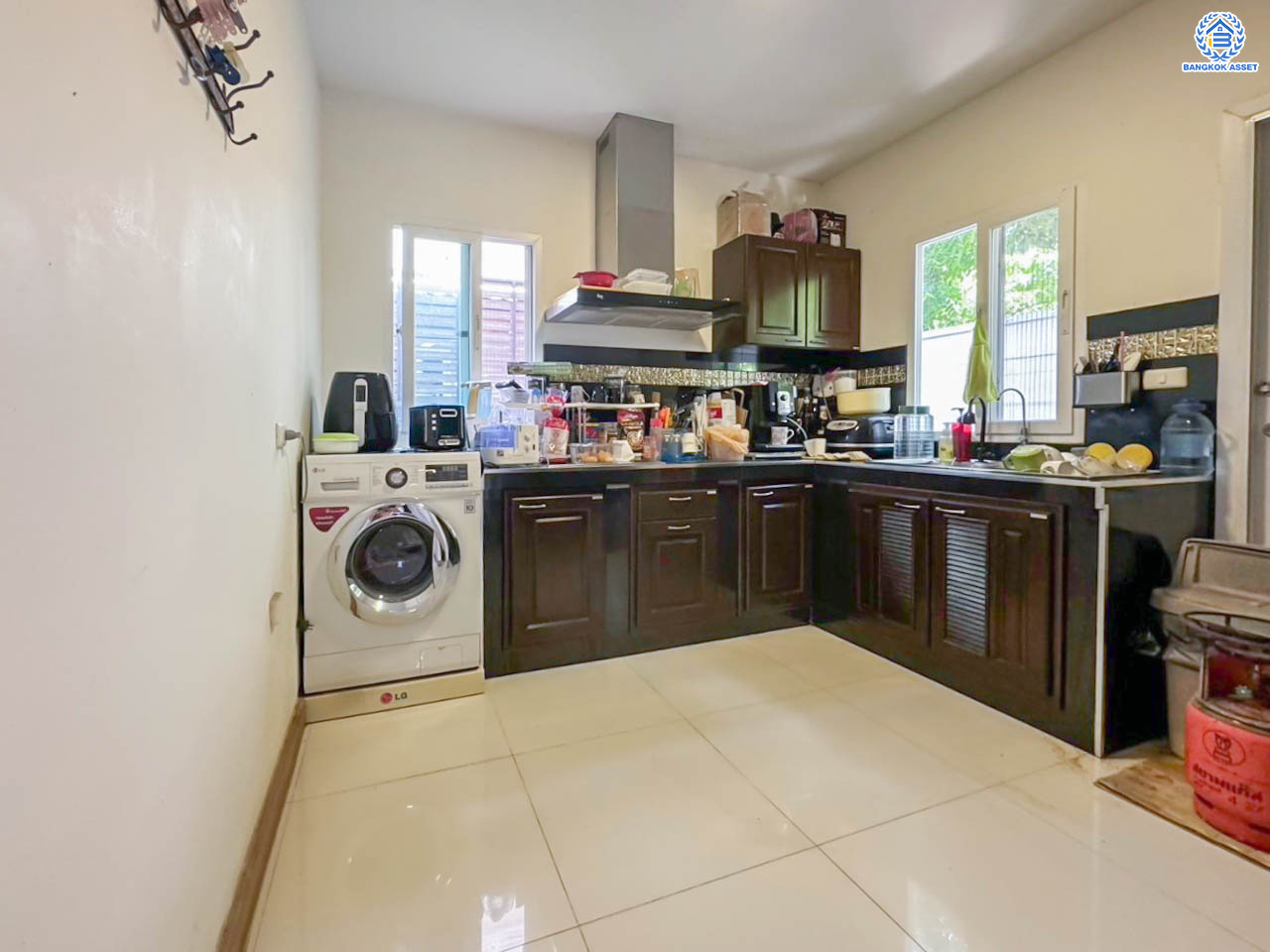 *****บ้านแฝดมือสอง โครงการ พฤกษาทาวน์ เซเรนนิตี้2 เพชรเกษม81 หลังมุม เนื้อที่กว้าง 51.00 ตร.ว. ฟังก์ชัน 4 ห้องนอน 2 ห้องน้ำ 1 ที่จอดรถ พร้อมเข้าอยู่ บนทำเลดีใกล้เมือง เดินทางสะดวก เชื่อมต่อถนนเพชรเกษม ถนนพุทธมณฑลสาย3 ถนนบางบอน ใกล้รถไฟฟ้าสายสีน้ำเงิน "สถานีหลักสอง"